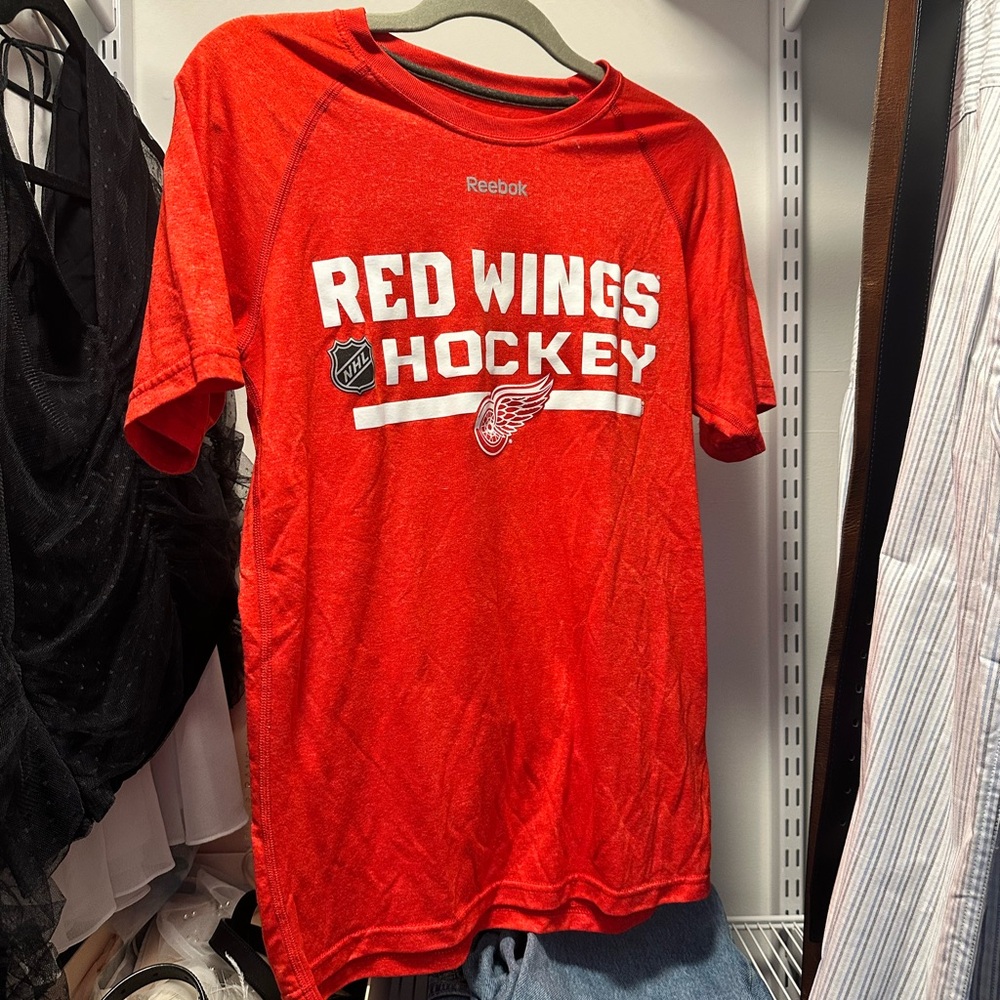 ☀️ Reebok Red Performance T-Shirt